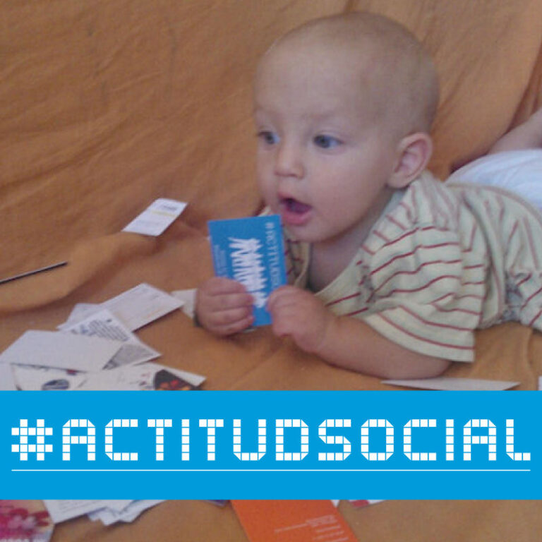 bebe-con-actitud-social